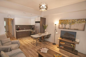 Modern Hospitality- apt near Children's Hospital
